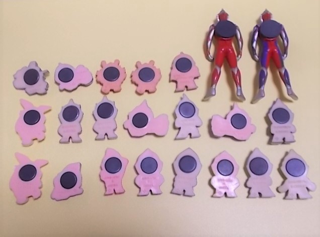 ○ウルトラマン くっつくんです20個＋マグネット付きティガフィギュア2 
