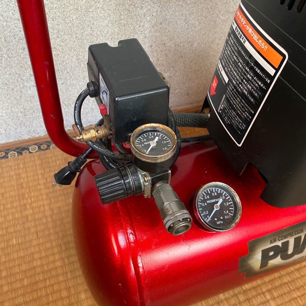動作OK PUMA エアーコンプレッサー コンプレッサー 100V オイルレス 