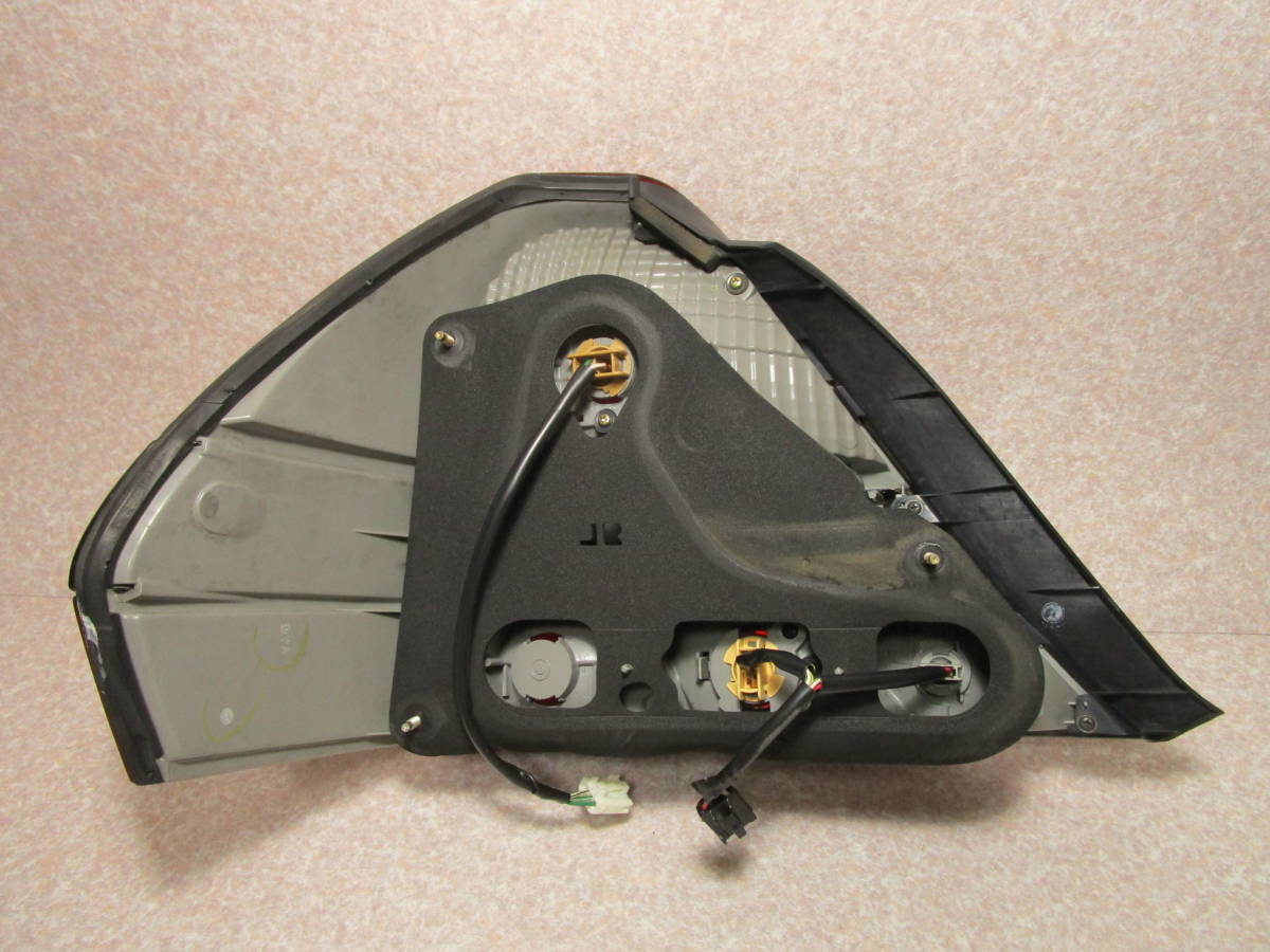 MARK 2 jzx110 Koito テールランプ 22-305 マークII JZX110/GX110 テールランプ 右 KOITO 22-305 8P8 ダーク