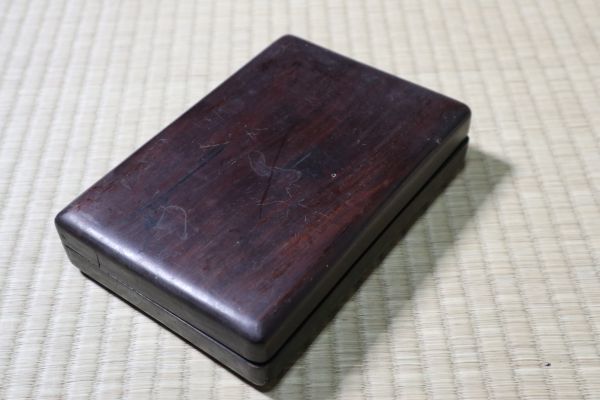 書道具　文房具　硯　緑端渓　旧蔵在銘　時代硯　唐木共箱 ☆古硯 端渓 魚脳凍 唐木箱 欠け有 書道具 中国 書道具