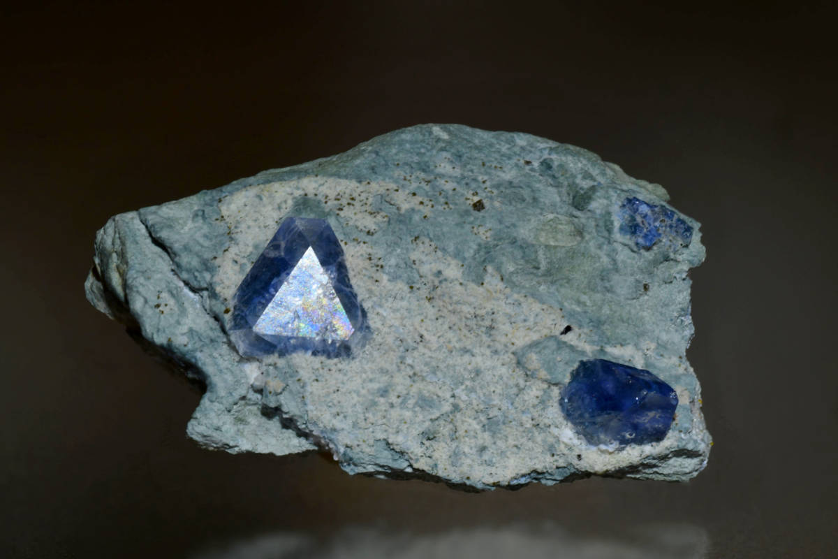 Benitoite ベニトアイト 米国産 鉱物 標本 希少(原石)｜売買された 