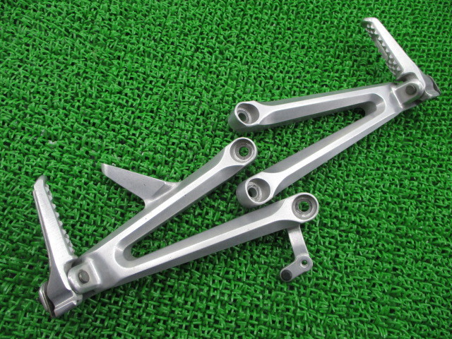 中古 ホンダ 純正 バイク 部品 CBR1000RR タンデムステップホルダー 純正左右 MEL 状態良好 2006年式外し JH2SC57A16M213*** 曲がりなし CBR1000RR ステップ 右 MFL ホンダ 純正 中古 バイク 部品 SC59 MGP