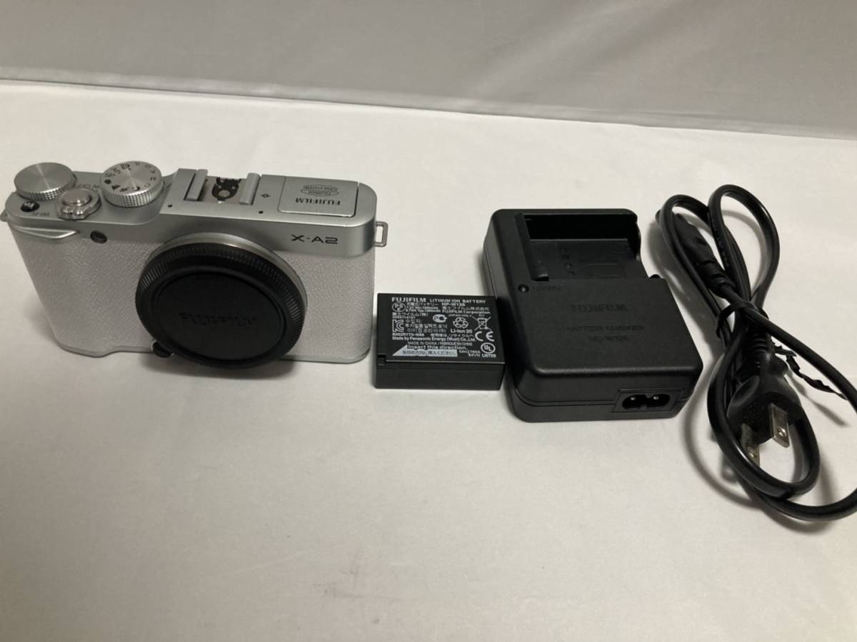 【美品】 フジフィルム FUJIFILM X-A2 ボディ　ホワイト X-A2 FUJIFILM ボディ YM8833＃17 ボディ★ ダブルズームレンズ