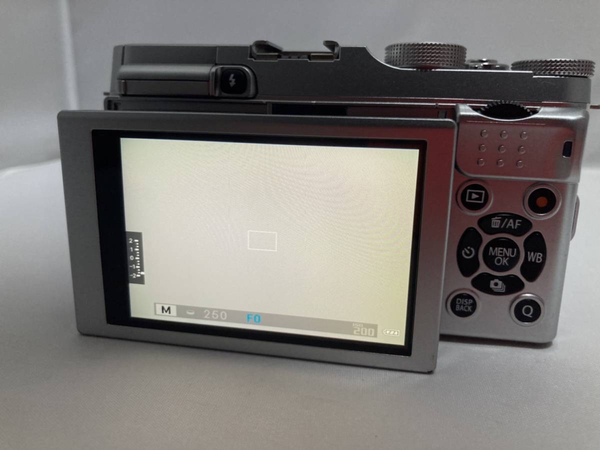 【美品】 フジフィルム FUJIFILM X-A2 ボディ　ホワイト X-A2 FUJIFILM ボディ YM8833＃17 ボディ★ ダブルズームレンズ