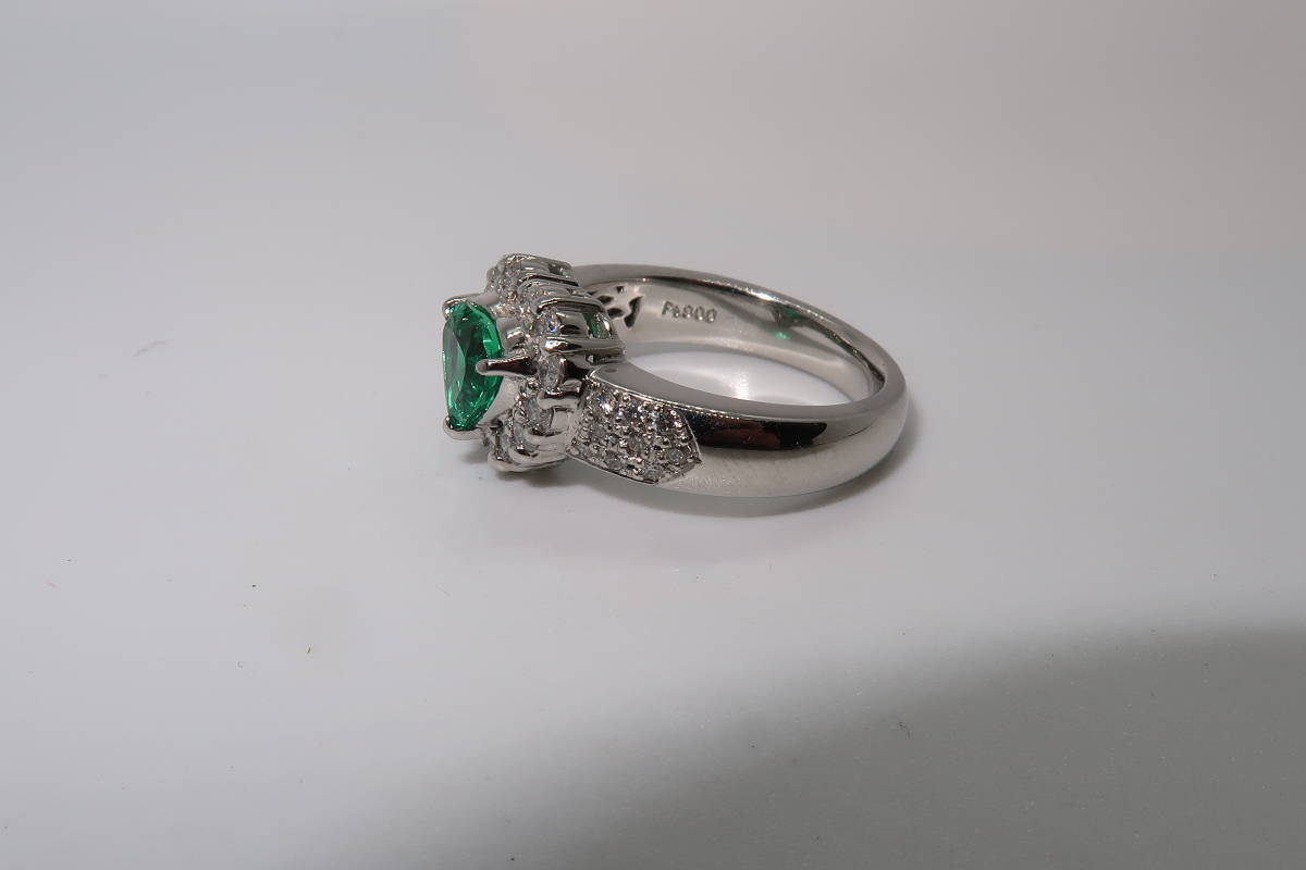 ♪♪Pt900 エメラルド 0.79ct ダイヤモンド 0.59ct 指輪 リング 11号