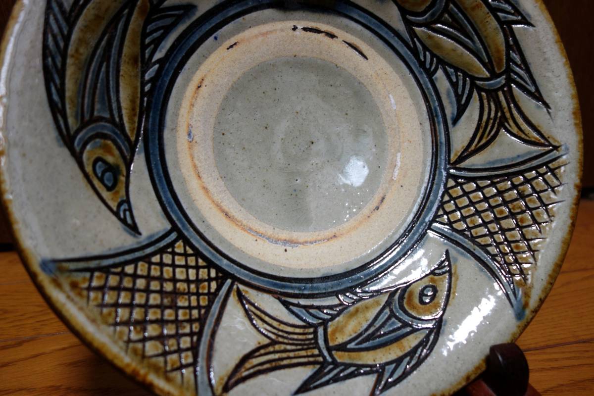 壺屋焼作家 金城敏雄さんの魚紋彩色飾り皿 大きめ 壁掛け 金城次郎