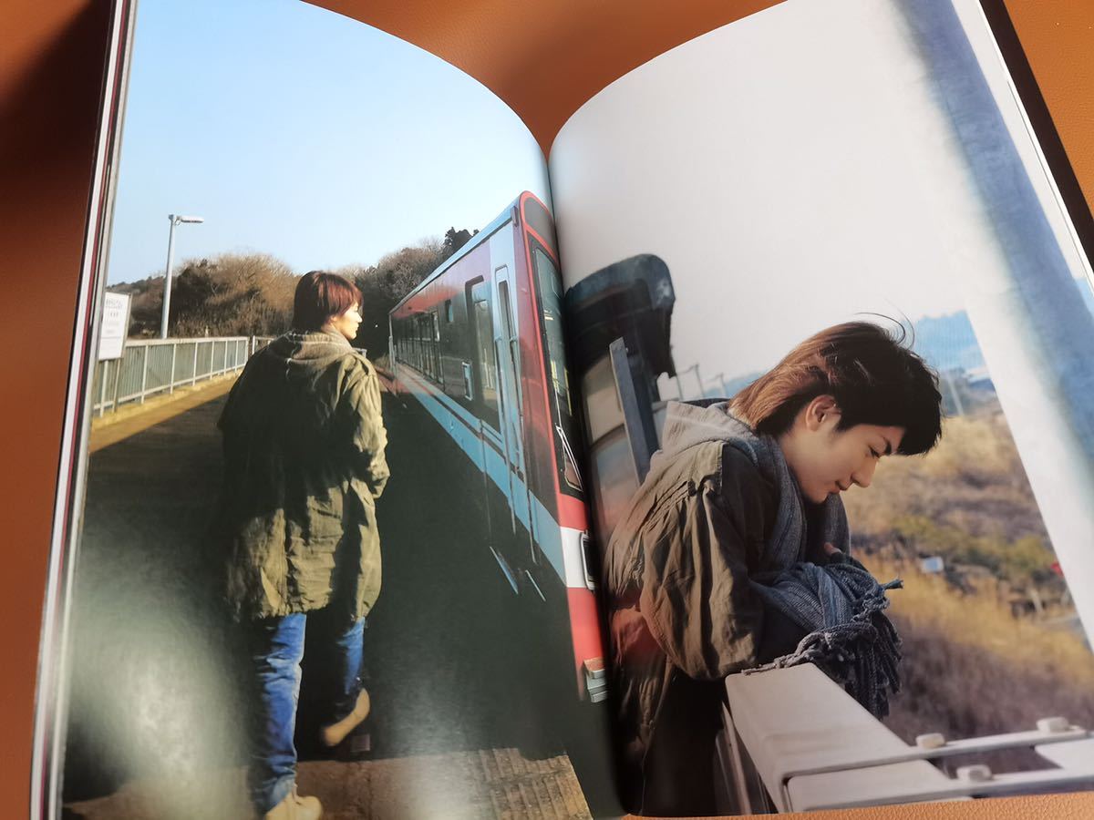 三浦春馬 写真集 写真集2冊+ポスター2枚／「ふれる」「20thAnniversary 