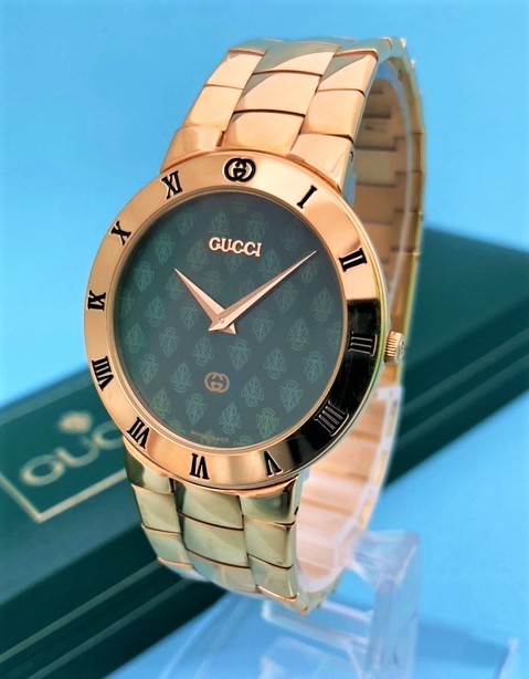【4034】稼働品　ＧＵＣＣＩ　グッチ　3300Ｍ　ＧＧロゴ　ローマン　美品　グリーン文字盤　ゴールド　メンズ　箱付き