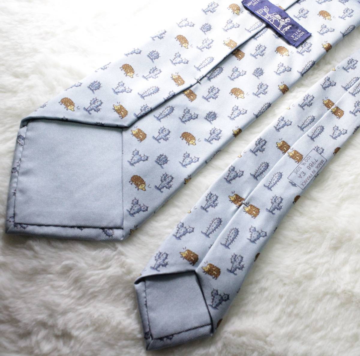 1円~ 【美品】 エルメス HERMES ハリネズミ柄 フランス製 シルク 1円~ 【美品】 エルメス HERMES ハリネズミ柄 フランス製 シルク