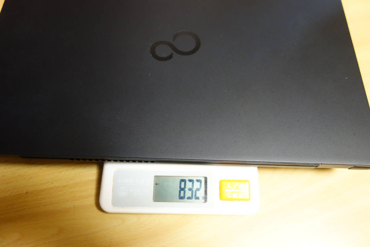 富士通LIFEBOOK WU2/E3 型名FMVWE3U27:832g：中古きれいな状態：送料 