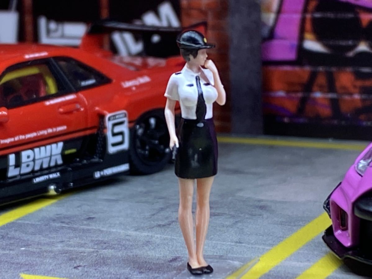 1/64 警察官 検問 改造車検査 婦人警官 フィギュア トミカサイズ