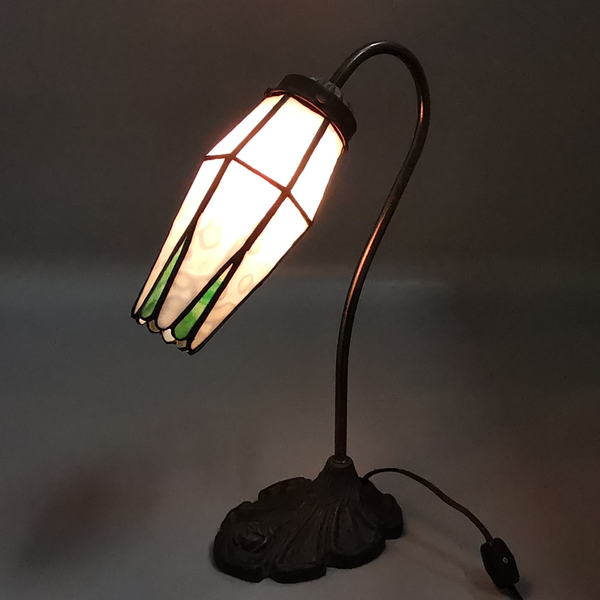 ステンドグラス テーブルランプ 高さ約38cm アンティーク調 卓上ランプ 照明 動作確認済 Z1525_1