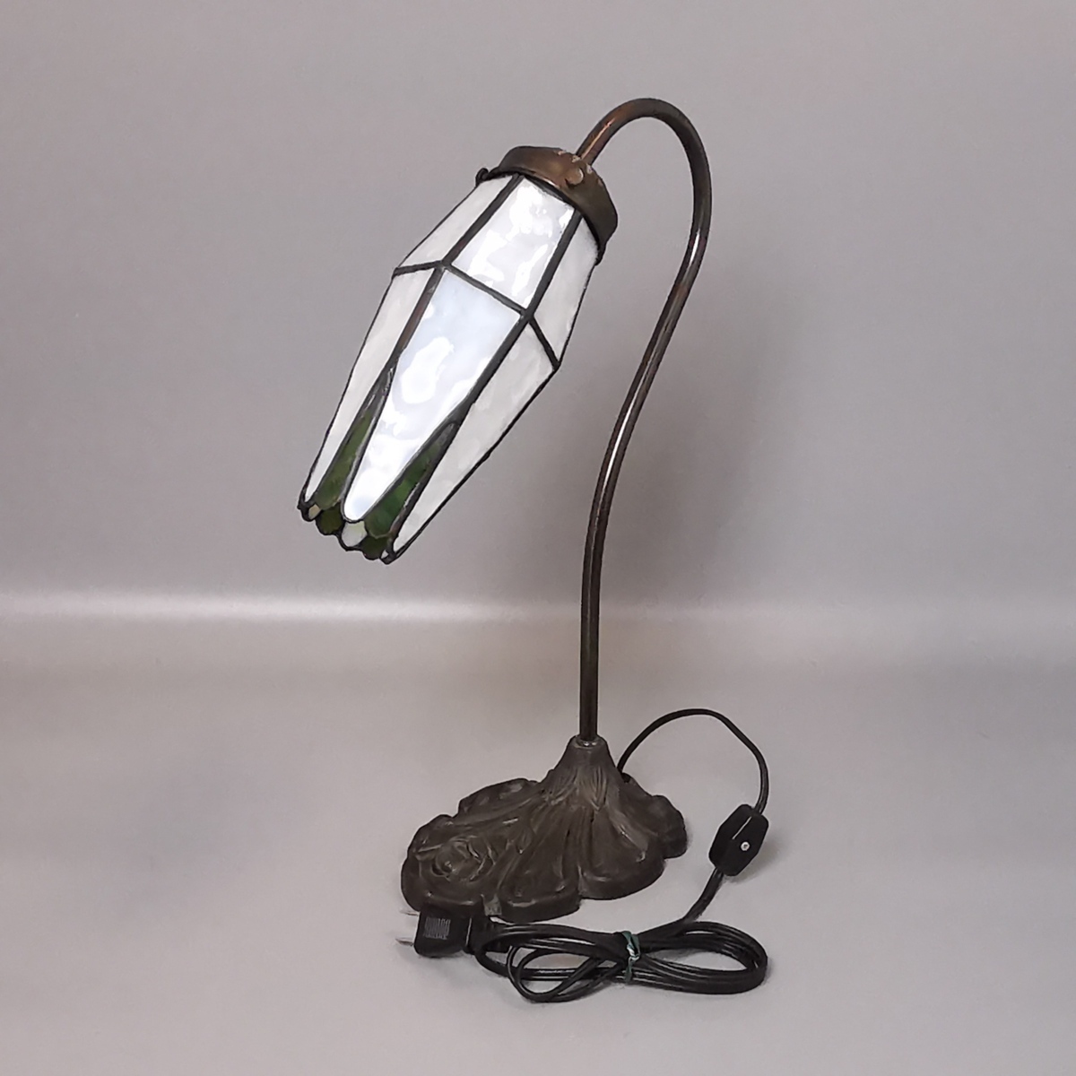 ステンドグラス テーブルランプ 高さ約38cm アンティーク調 卓上ランプ 照明 動作確認済 Z1525_2