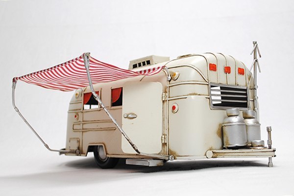 OT決算特価 ブリキ エアストリーム風 キャンピングトレーラー白