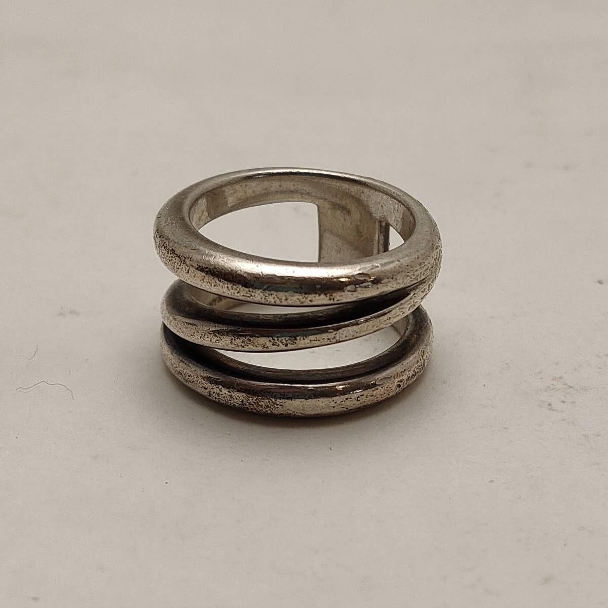  Tiffany & Co. ティファニー SV925 シルバー 3連 ウェーブ リング 10g サイズ：10号 リング幅：約12mm 指輪(シルバー)｜売買されたオークション情報、yahooの商品情報をアーカイブ公開 - オークファ シルバー