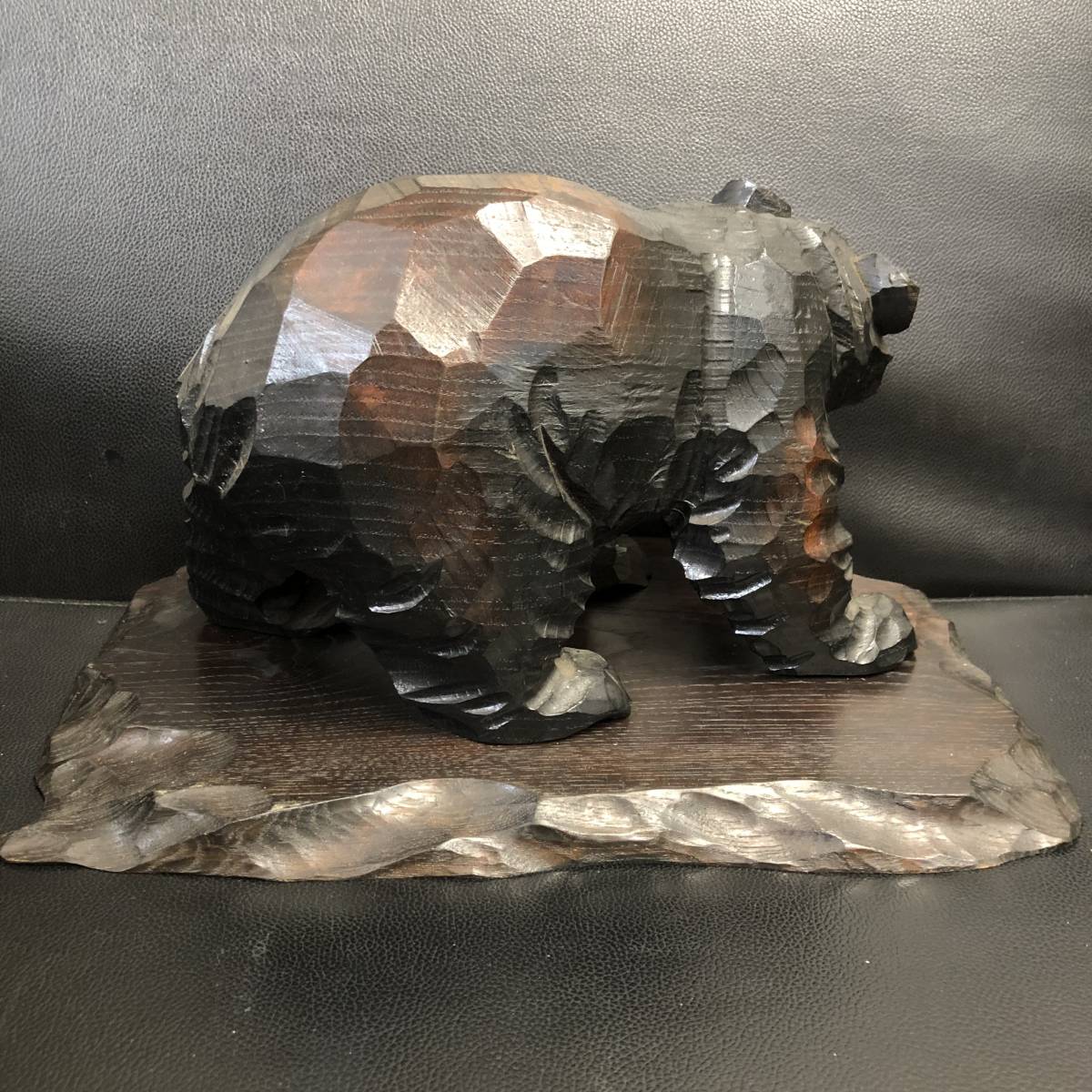 置物》 工芸品「貞光刀:木彫りの熊」 クマ(全長:約28cm・高さ 置物》 工芸品「貞光刀:木彫りの熊」 クマ(全長:約28cm・高さ