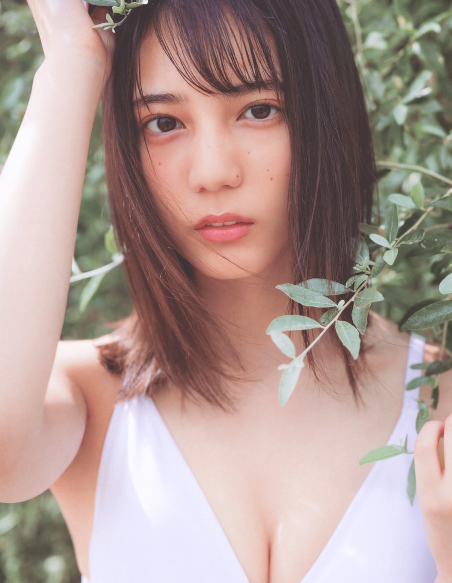 小坂菜緒 1st写真集 『 君は誰？ 』 ポスカ付 日向坂46 帯付/美品(か行
