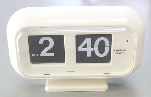 ぽ*ん様 未使用品TWEMCO QT-35 人気デザイン 美品 パタパタ時計 TWEMCO QUARTZ QT-35 フリップ式