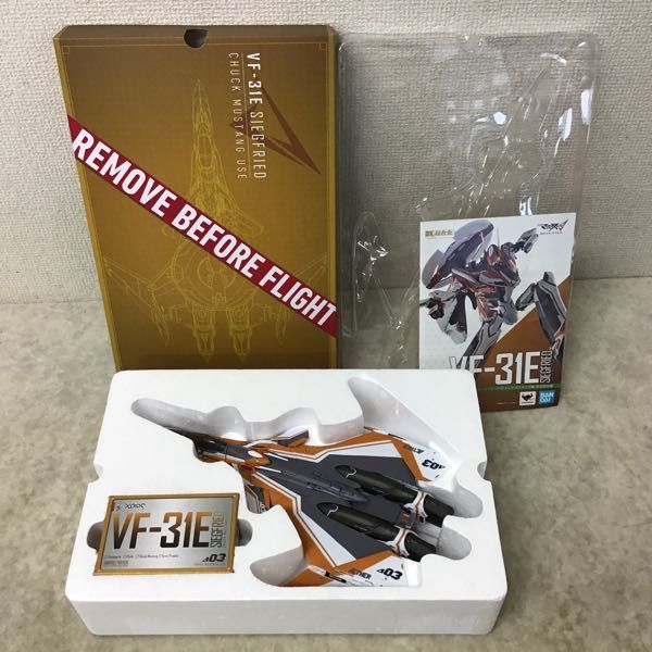 DX超合金BANDAI VF-31E ジークフリード(チャック) DX超合金 VF-31E ジークフリード（チャック・マスタング機）│株式会社