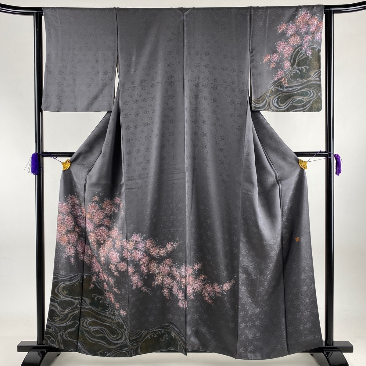  訪問着 名品 落款 一つ紋 菊 流水 金銀彩 グレー 袷 身丈158cm 裄丈63cm S 正絹(仕立て上がり)｜売買されたオークション情報、yahooの商品情報をアーカイブ公開 - オークファン 仕立て上がり