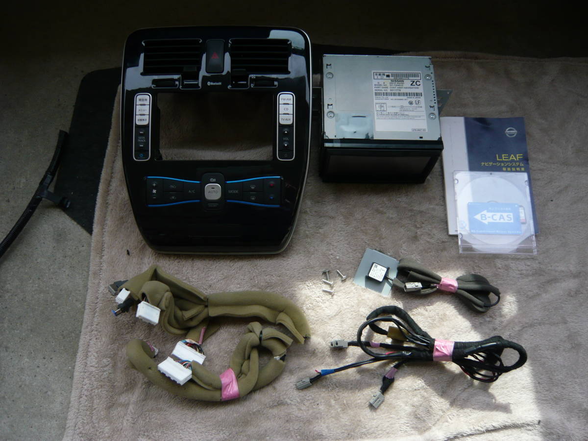 (リーフ) 純正 カーナビ QY-7204N-D / 25915-3NC0D 15~16年度 ☆ (ZE0)