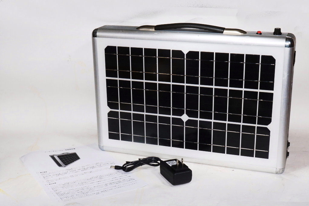 【お買い得，格安】 移動用電源だそ アタッシュ型ソーラー充電移動電池 現状放電中のようなの ジャンクとして だそう 取説 アダプター付(アクセサリ)｜売買されたオークション情報、yahooの商品情報をアーカイ アクセサリ