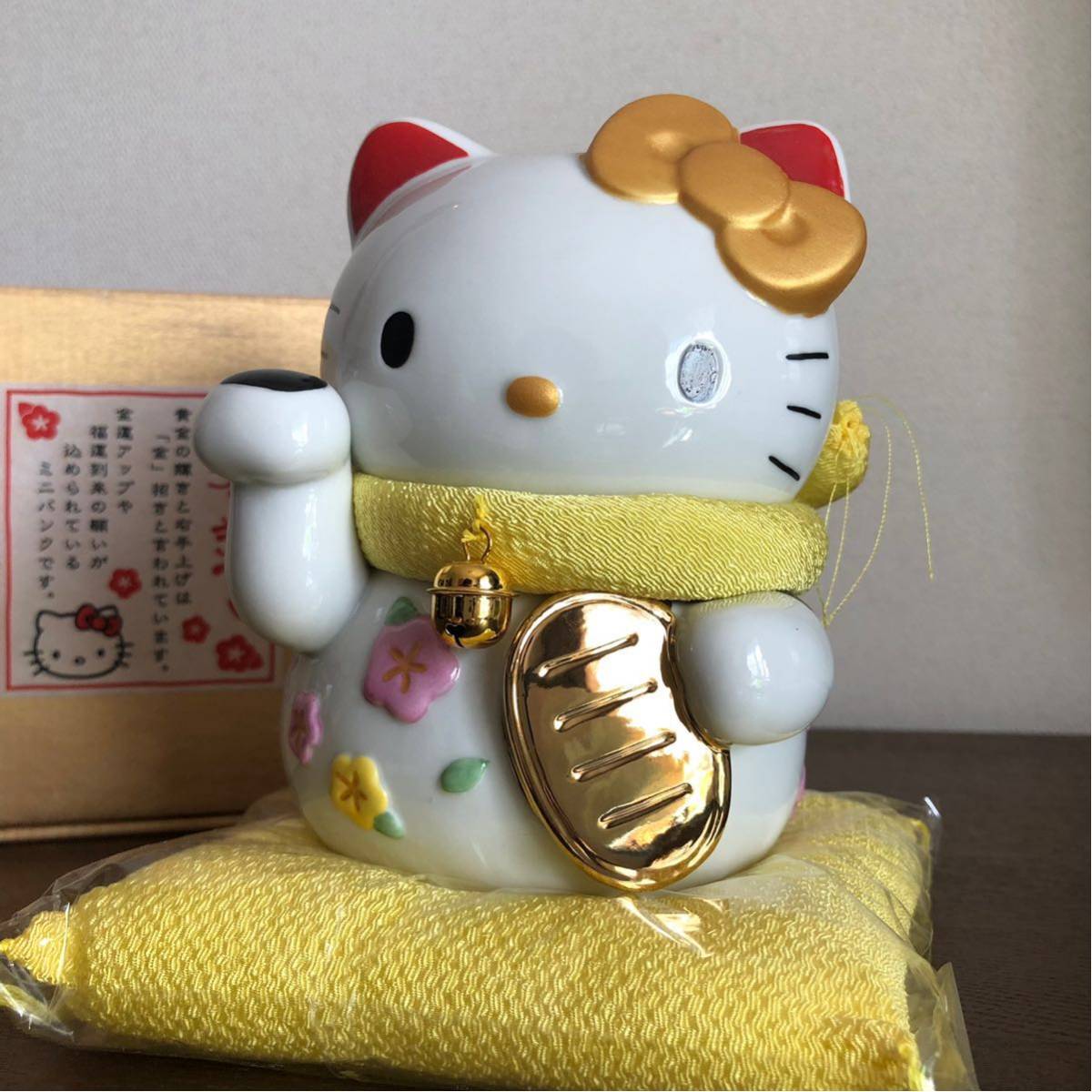 ☆ハローキティ☆vivitix限定 はろうきてぃ 陶器 招き猫 貯金箱 右手 