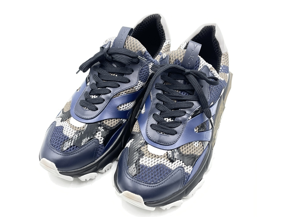 Valentino Garavani - sneakers | Sneakers white One Leather Stud in 