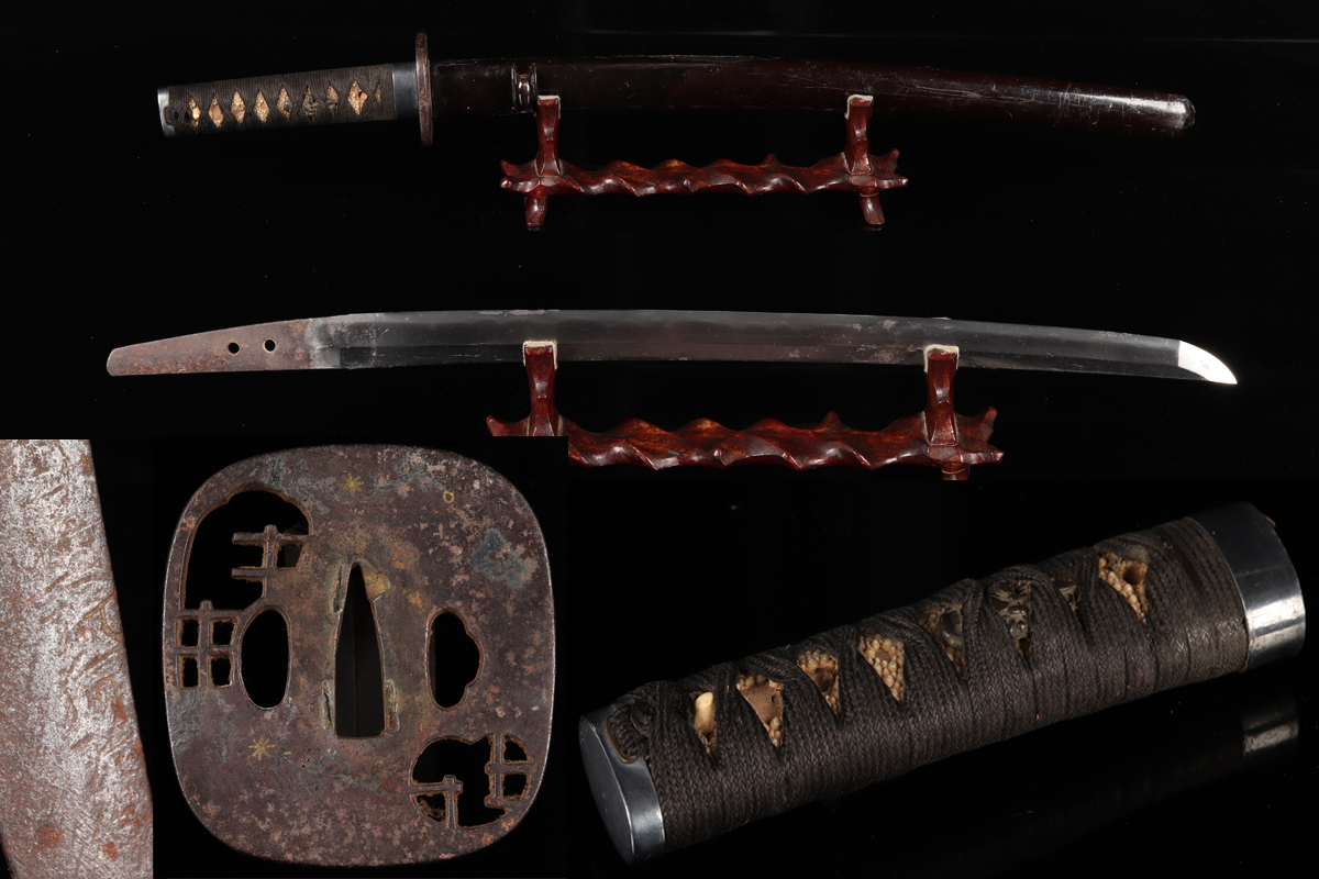 日本刀　刀装具　鍔　龍　真鍮象嵌 URA]○/刀剣美術/銘判潰不能/漆塗鞘鉄地金象嵌鍔外装脇差/44.2㎝/兵庫