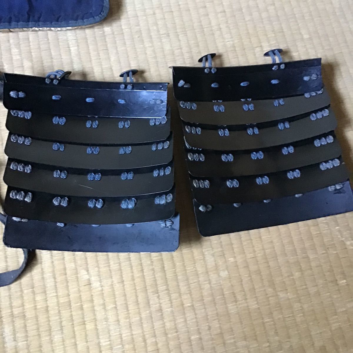 武具 甲冑 5点纏めて 鎧 等身大 脛当 当世袖 佩楯 【公式通販】