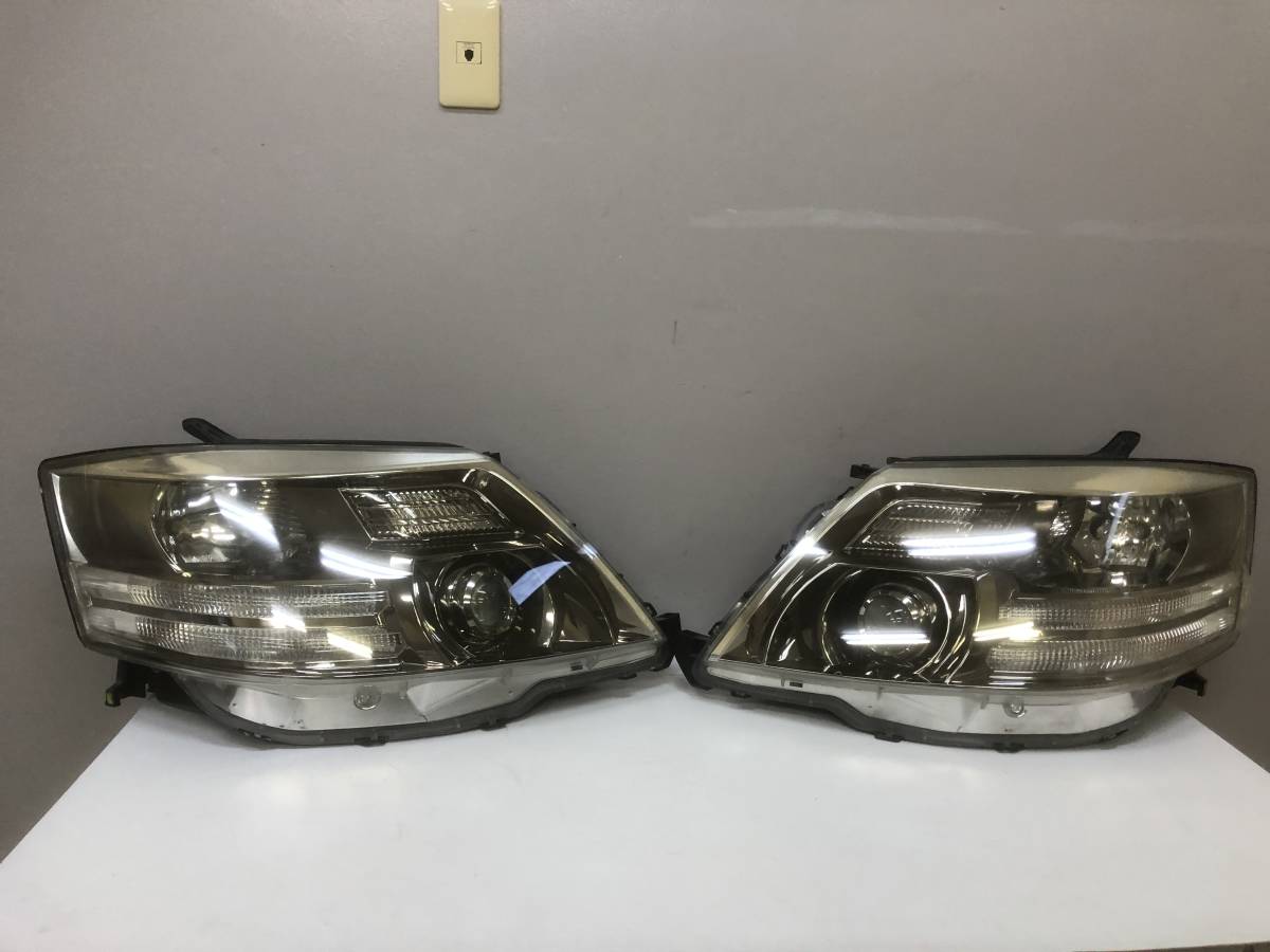 管B070 TA-MNH10W アルファード 後期、8人乗り H19年 HID ヘッドライト 