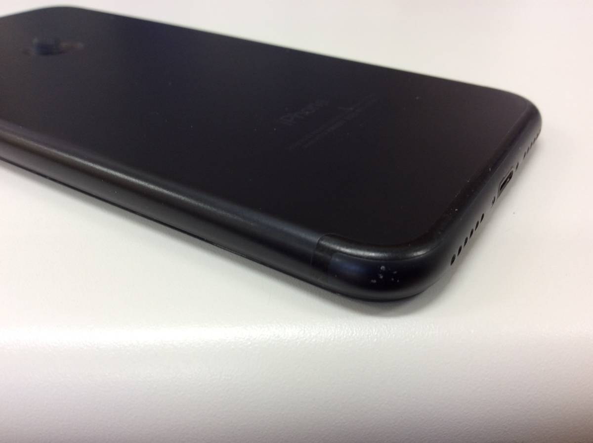 A1779 iPhone7 美品iPhone7・SIMフリー ブラック (MNCK2J&frasl;A) 32GB ■9142　SIMフリー iPhone7 A1779 32GB MNCE2J/A ブラック SIMロック解除済み 最大83％ Apple アップル 本体のみ 保管品