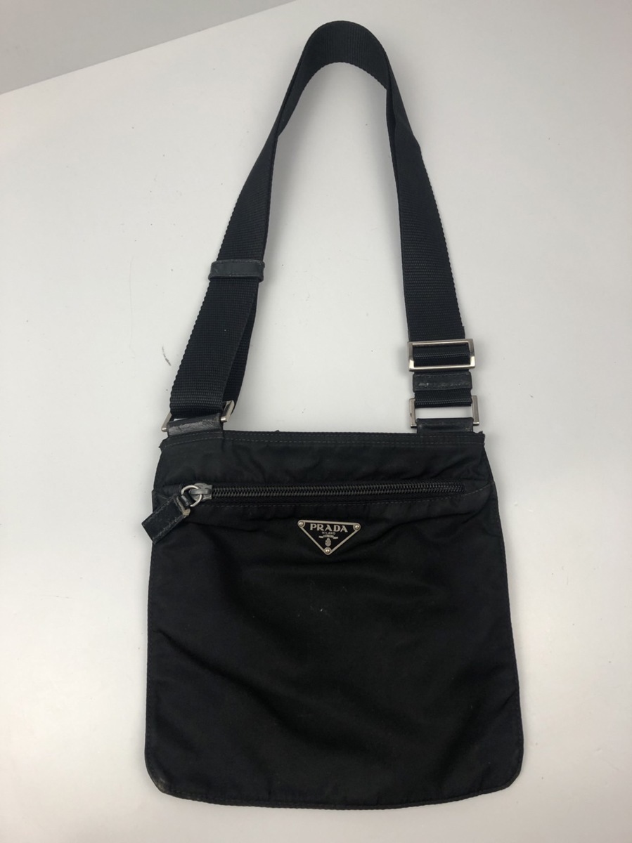 ■PRADA プラダ ショルダーバッグ　ナイロン　黒　ブラック　 三角プレート ファッション アウトドア　A727