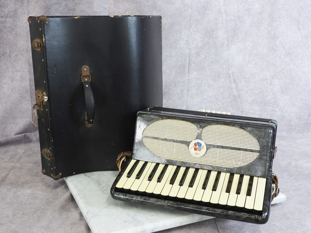 ☆ EUFISA Italiana アコーディオン 30鍵18ベース ケース付き ☆中古