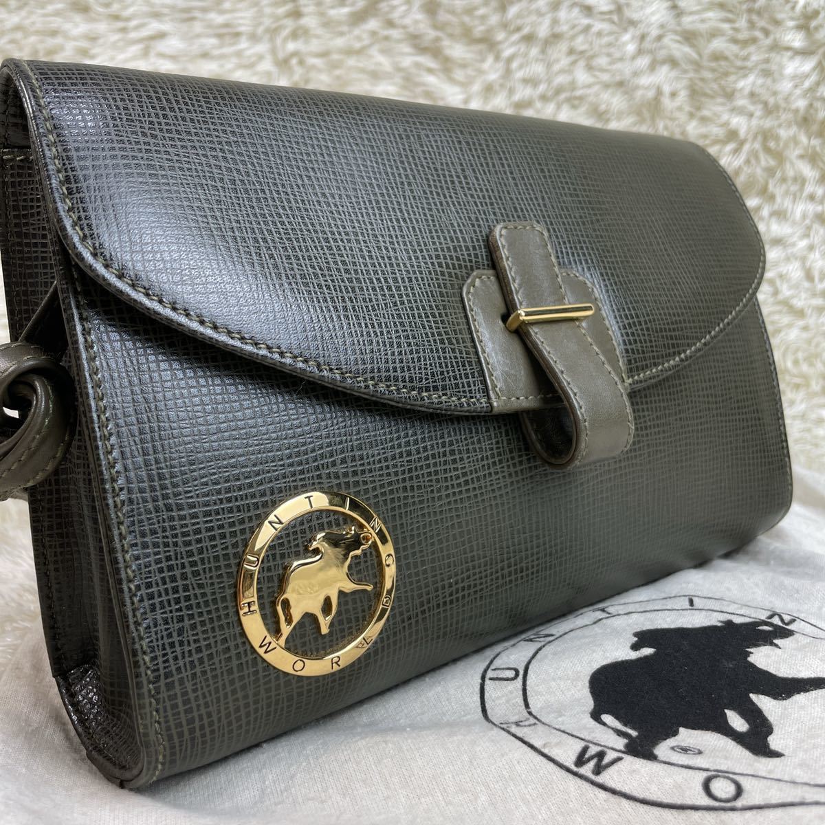 1円 級 超稀少 Hunting World ハンティングワールド ショルダーバッグ メンズ ポーチ カーキ オールレザー 本革 ロゴ金具 かばん バッグ 売買されたオークション情報 Yahooの商品情報をアーカイブ公開 オークファン Aucfan Com