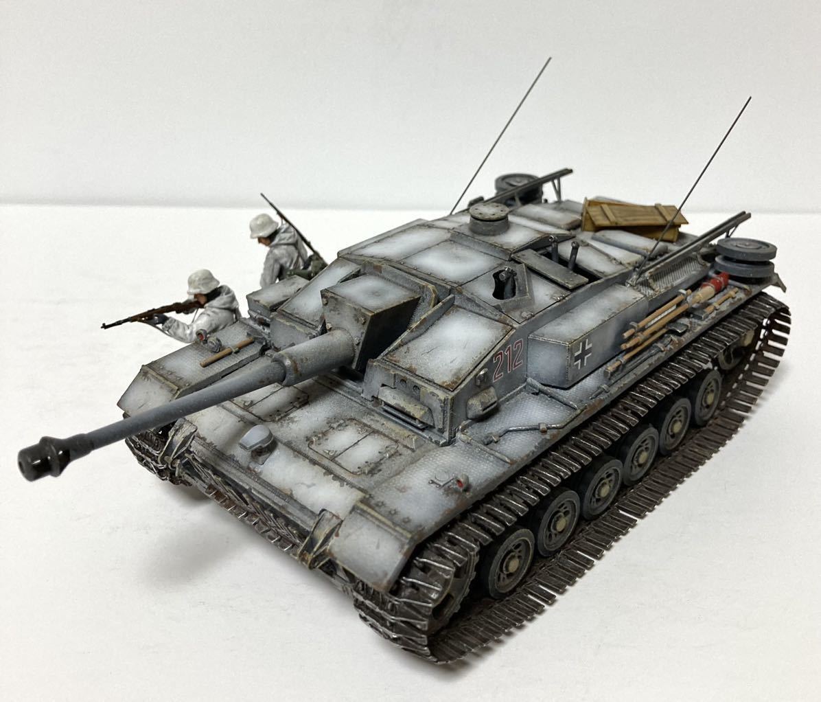 完成品 ドラゴン 1/35 ドイツ Ⅲ号突撃砲 F型 7.5cm L/48搭載 冬季迷彩