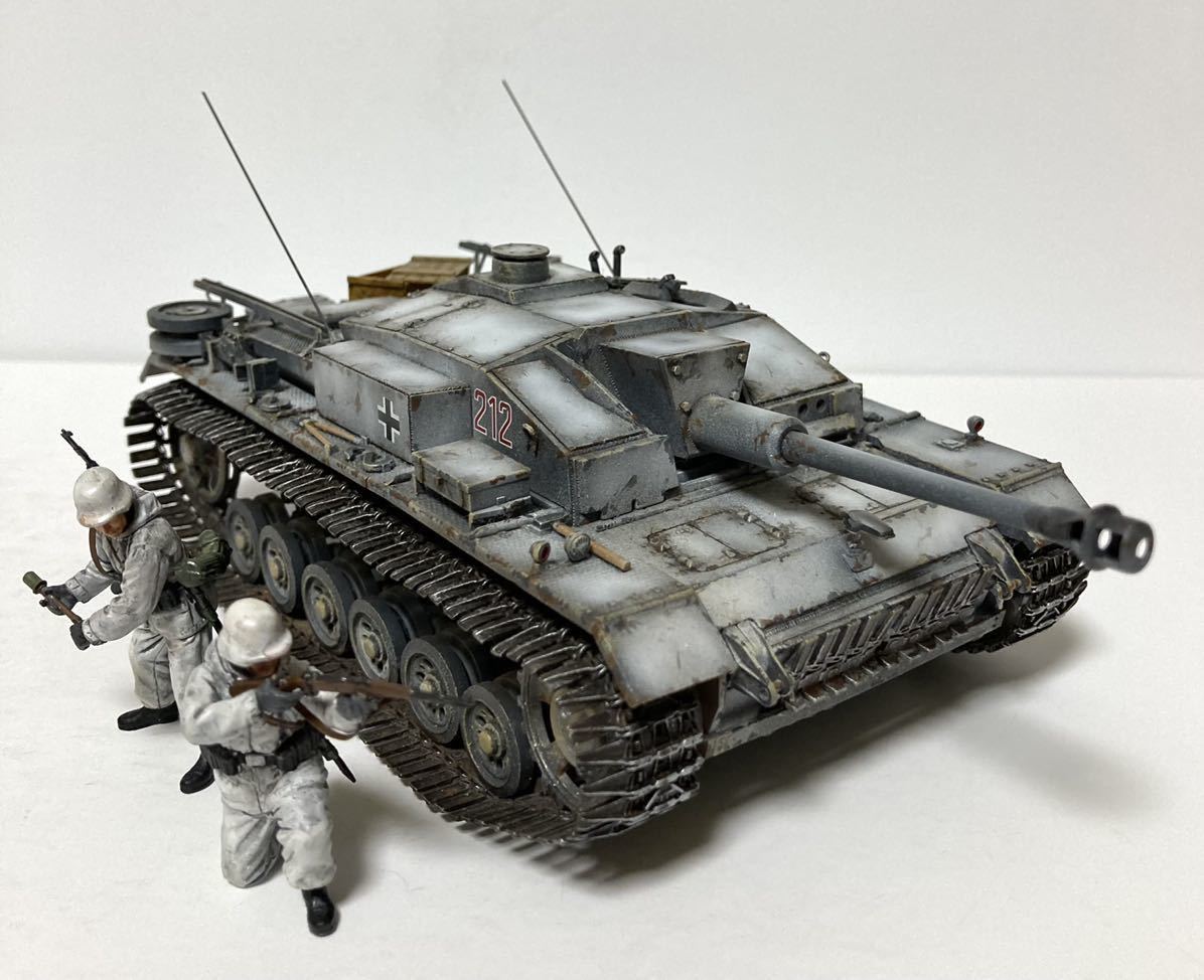 完成品 ドラゴン 1/35 ドイツ Ⅲ号突撃砲 F型 7.5cm L/48搭載 冬季迷彩
