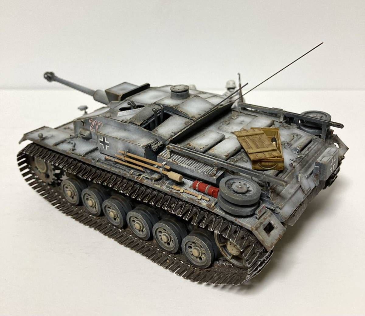 完成品 ドラゴン 1/35 ドイツ Ⅲ号突撃砲 F型 7.5cm L/48搭載 冬季迷彩