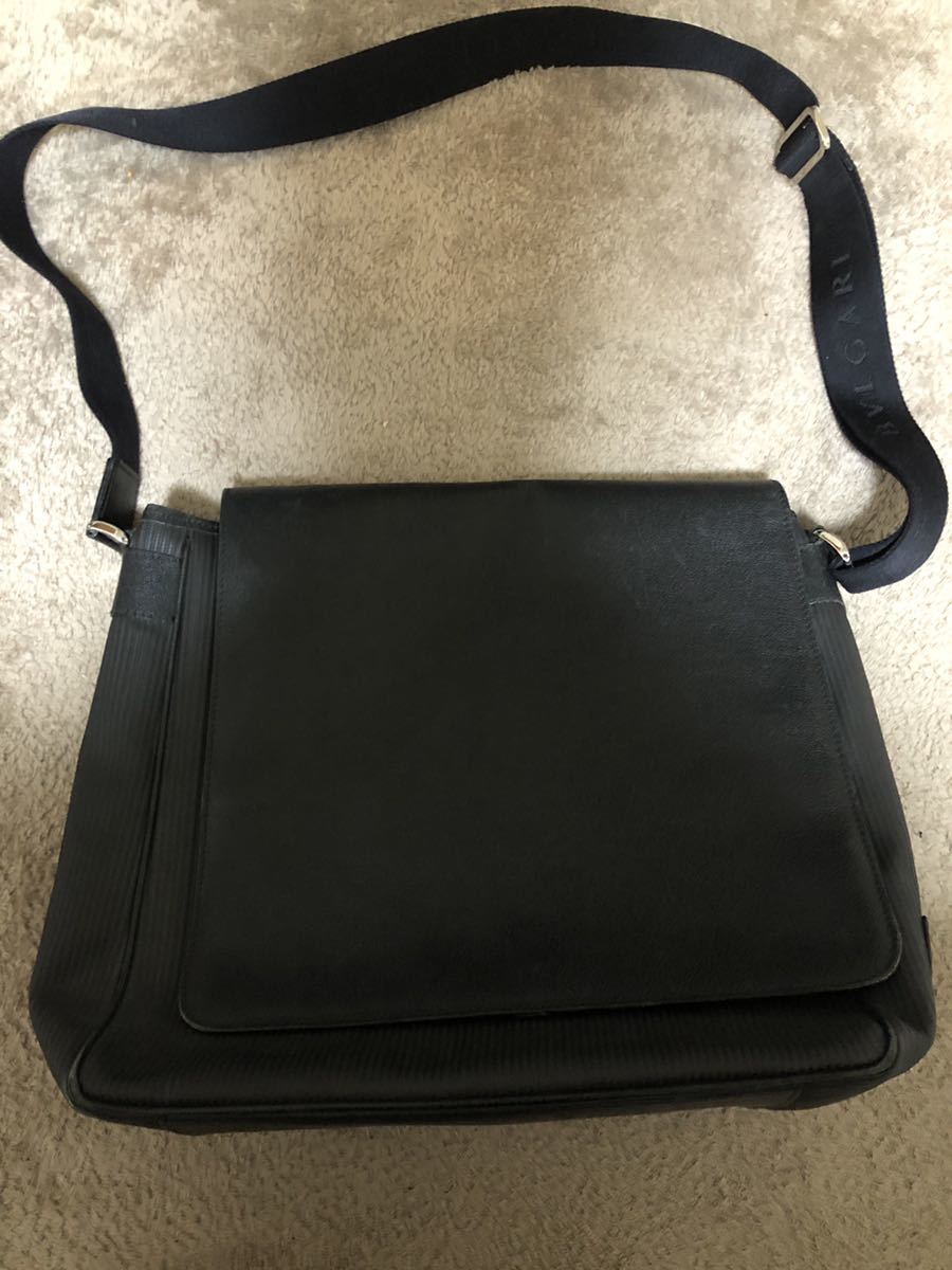 【新作入荷，定番】 BVLGARI ブルガリ レザーショルダーバッグ 黒 メッセンジャーバッグ(ショルダーバッグ)｜売買されたオークション情報、yahooの商品情報をアーカイブ公開 - オークファン ショルダーバッグ