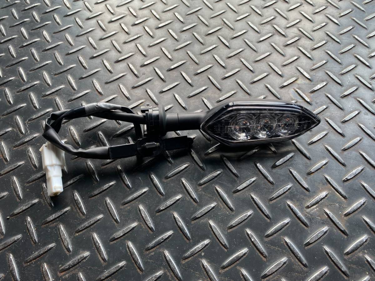 本物保証，セール ヤマハ YZF-R1M 純正 右 リア ウィンカー(ウインカー)｜売買されたオークション情報、yahooの商品情報をアーカイブ公開 - オークファン ヤマハ用