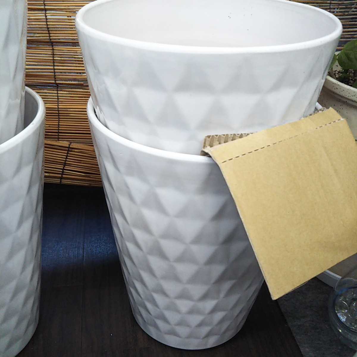 胡蝶蘭　植木鉢 2個セット 陶器製 ホワイト 大型 +大きめ USED♪大型鉢2個 ダイヤ柄 オシャレな 白い 陶器鉢 植木鉢 ホワイト