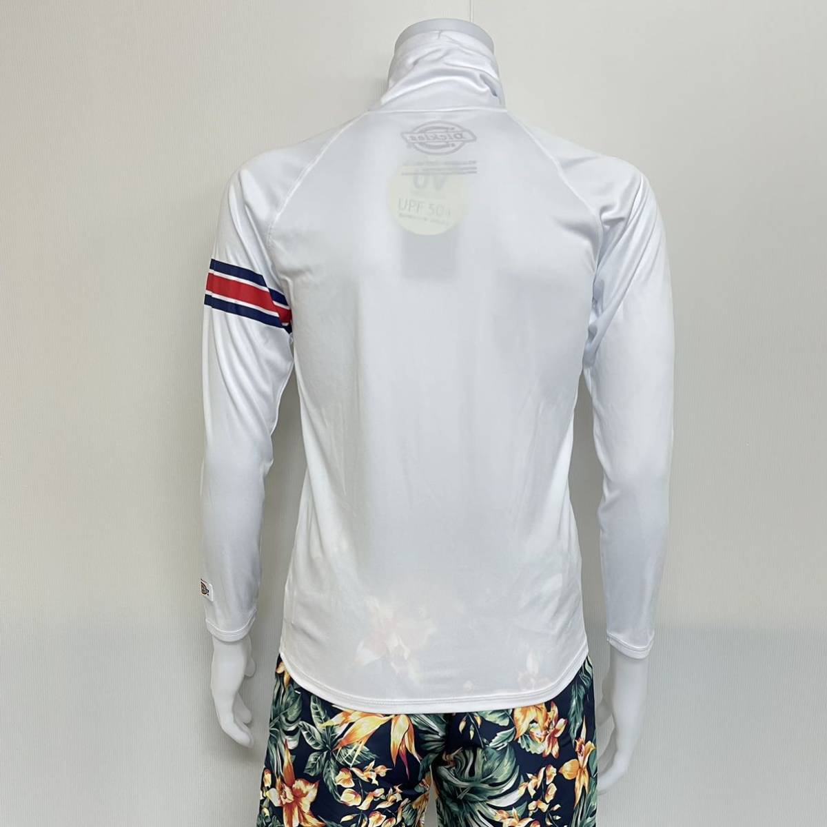 Dickiesディッキーズ Mサイズ 白袖ラインカモフラ柄フルジップアップ長袖ラッシュガード Uｖ効果90 遮蔽率海プールメンズ水着 Mサイズ 売買されたオークション情報 Yahooの商品情報をアーカイブ公開 オークファン Aucfan Com