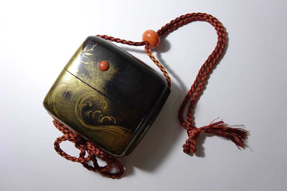 長期保管品 古美術 提げ物 珊瑚装飾 金蒔絵 朱塗 珊瑚玉 緒締め 説明文
