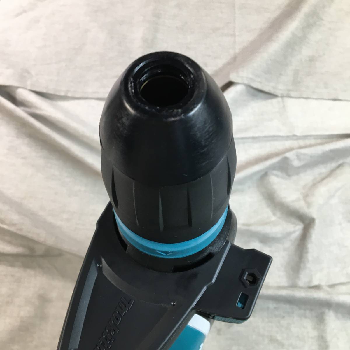 現状品 マキタ 充電式ハンマドリル18+18V 40mm バッテリ充電器別売 HR400DZKN マキタ SDS 充電式ハンマードリル 株式会社マキタ Makita マキタワンハンドシリーズに初の集じんシステム搭載！18V充電式
