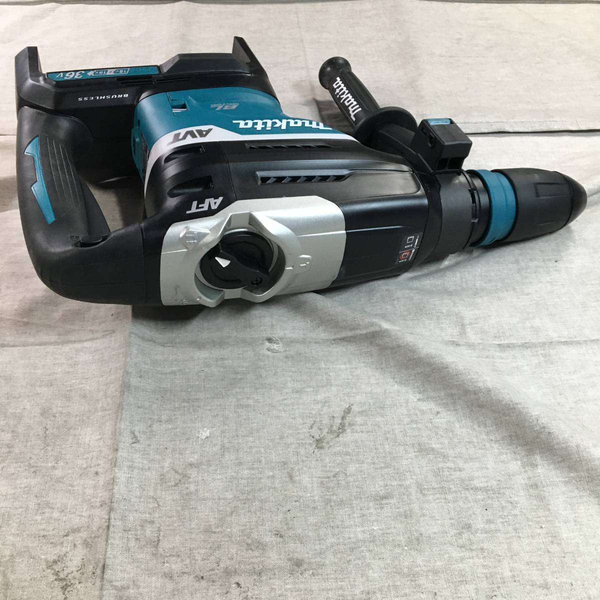 現状品 マキタ 充電式ハンマドリル18+18V 40mm バッテリ充電器別売 HR400DZKN マキタ SDS 充電式ハンマードリル 株式会社マキタ Makita マキタワンハンドシリーズに初の集じんシステム搭載！18V充電式