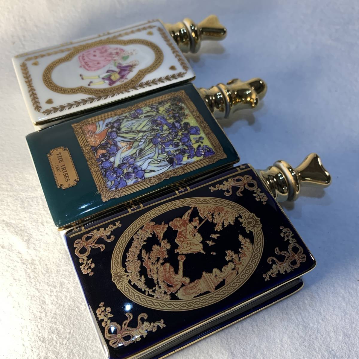 ①レア！空瓶 リモージュ 陶器ボトル ブックボトル ショットグラス 6客セット カミュ CAMUS 本型ボトル 空き瓶まとめて3点セット ゴッホアイリス