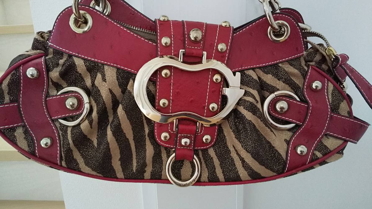 GUESS バッグ ゼブラ×ゴールドチェーン 使用頻度少なく美品 GUESS 