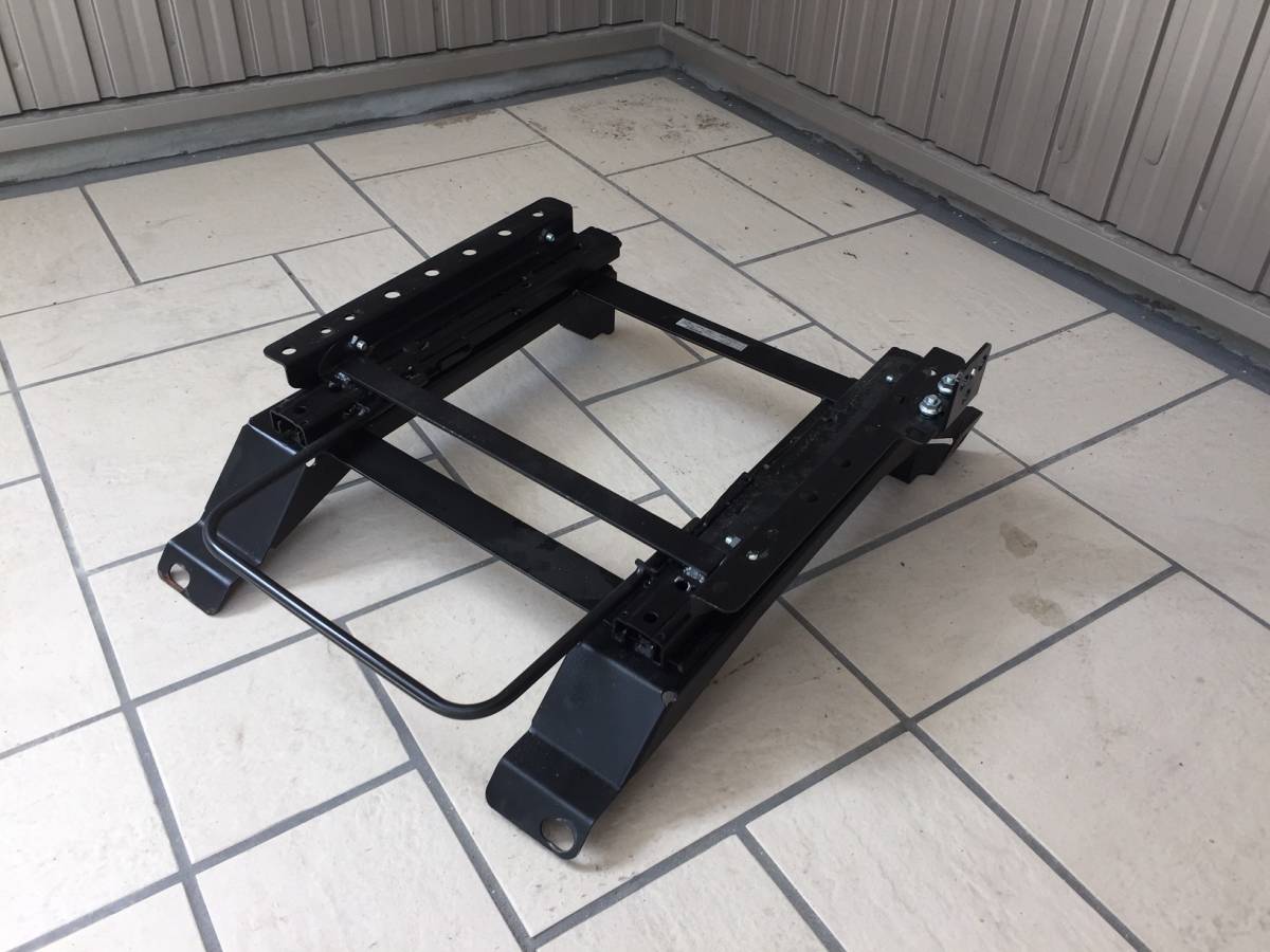 ジムニー JA12／JA22／JB32W用 運転席レカロシートレール