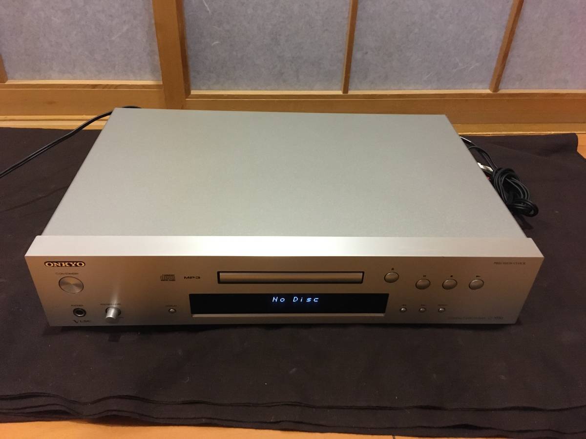 ジャンク ONKYO オンキョー C-7030 CDプレイヤー キズ多 ONKYO C-7030
