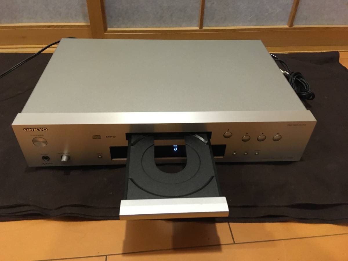 ジャンク ONKYO オンキョー C-7030 CDプレイヤー キズ多 ONKYO C-7030